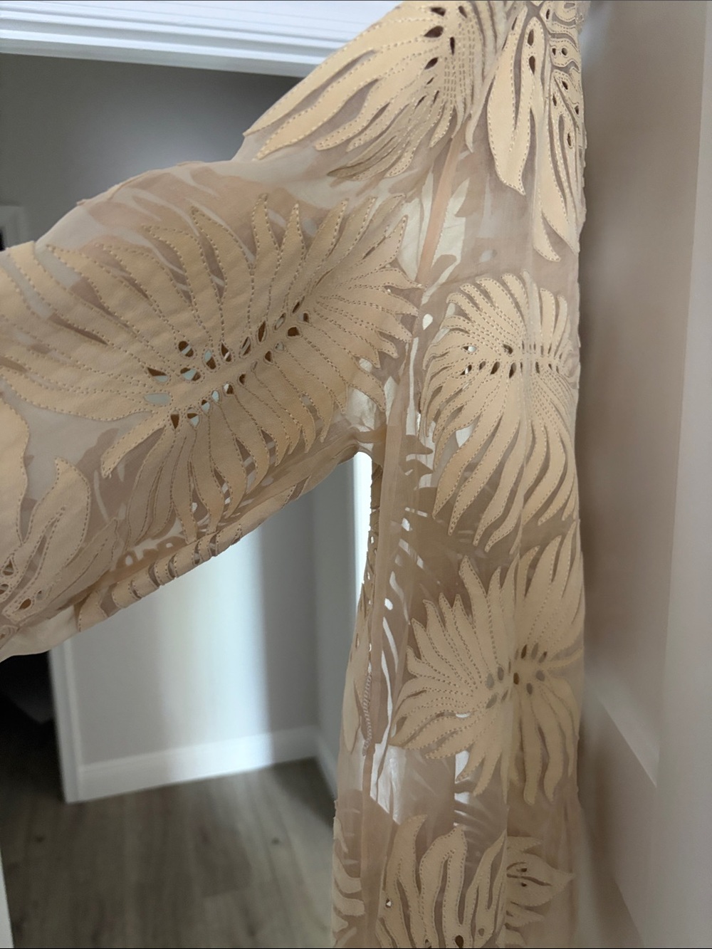 Sheer Beige Tropical Leaf Button-Up Shirt Jacket Ferragamo - Picture 4 of 4